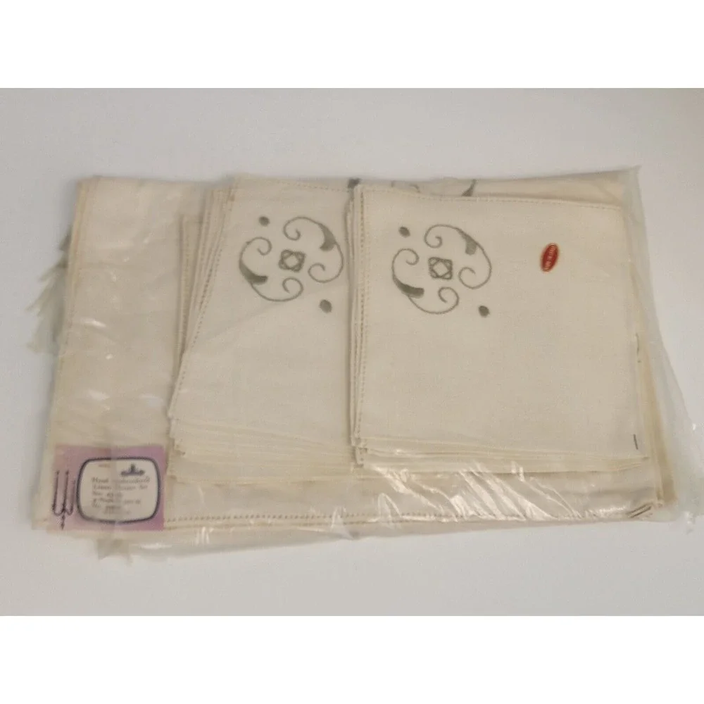 Vintage Mid Century HARMONY HOUSE Hand Embroidered Dinner set tablecloth Napkins